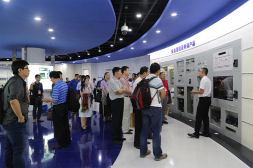 珠海市香洲區(qū)委組織部攜回國(guó)考察人員參觀優(yōu)特科技